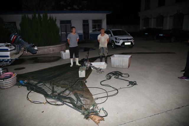 临沂抓获两名非法电鱼人员 (5).jpg